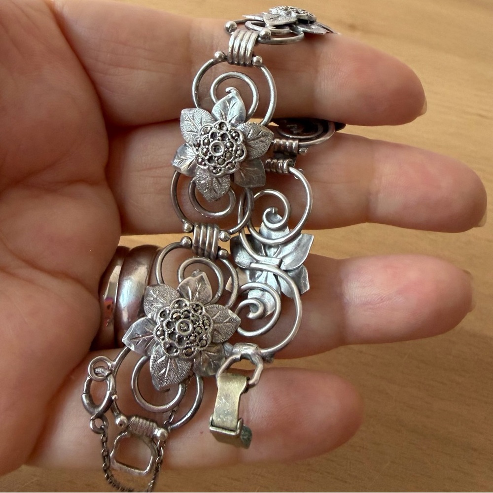 VINTAGE STERLING SILVER ORNATE FLORAL FLOWER MARCASITE BRACELET UNIQUE UNUSUAL - Picture 3 of 16